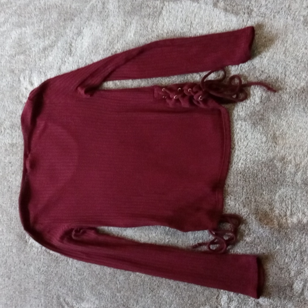 Sun and Shadow rib knit burgundy lightweight top with side laces - Picture 7 of 7